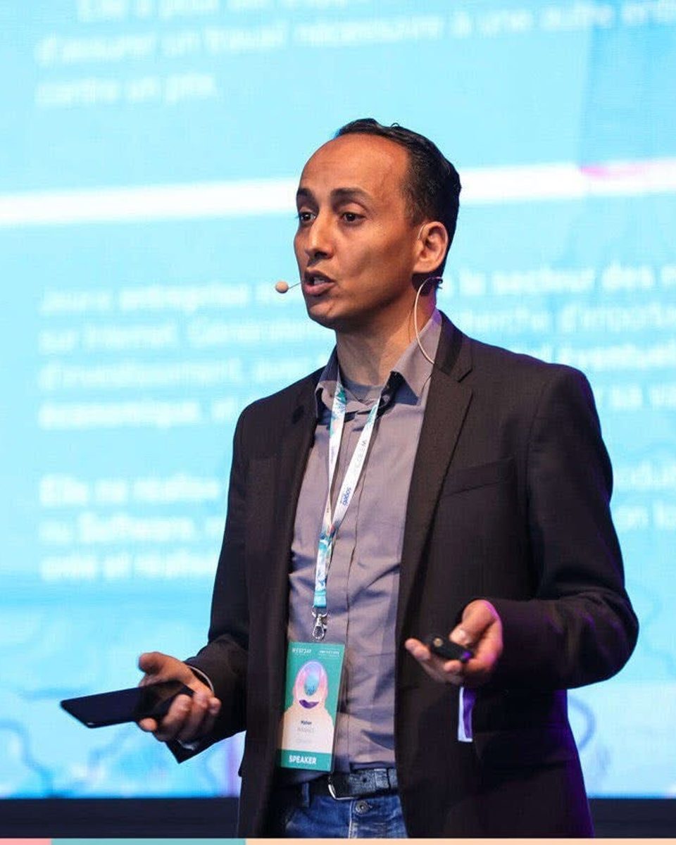 Maher Wannes en conférence sur la grande scène du Web2day, à Nantes